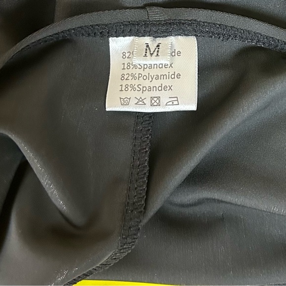 NWT Womens 2 Piece Flutter Top and High Waist Shorts Pin-Up Girl Swimsuit Medium - Picture 12 of 12